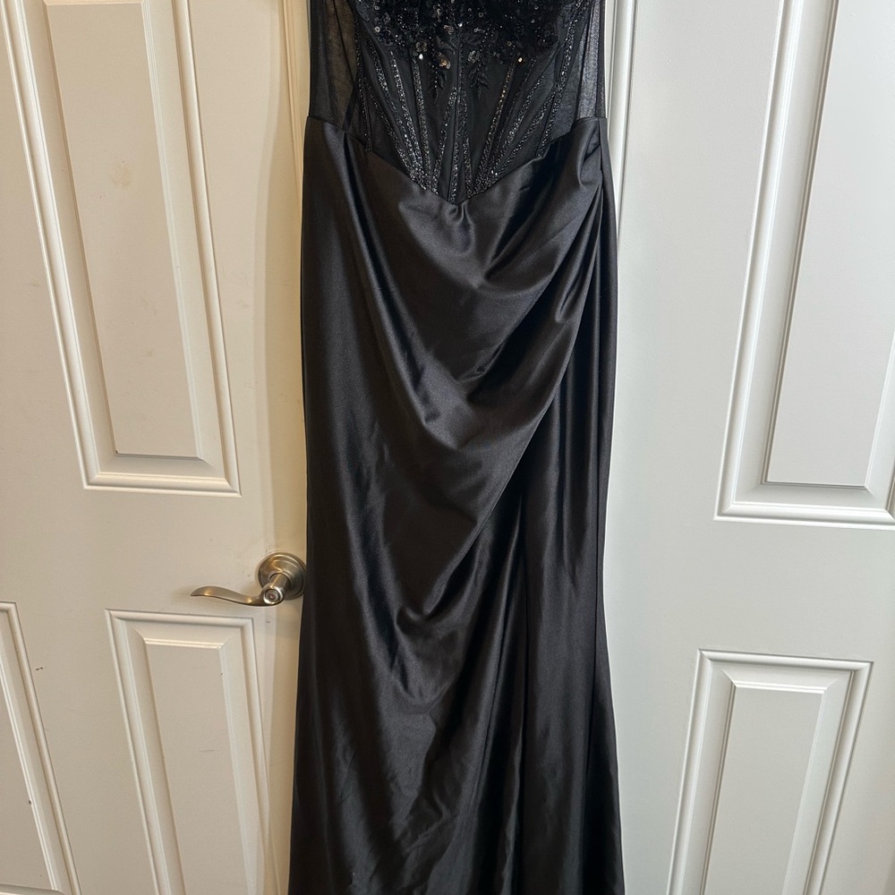 Elegant Black Evening Gown with Beaded Bodice